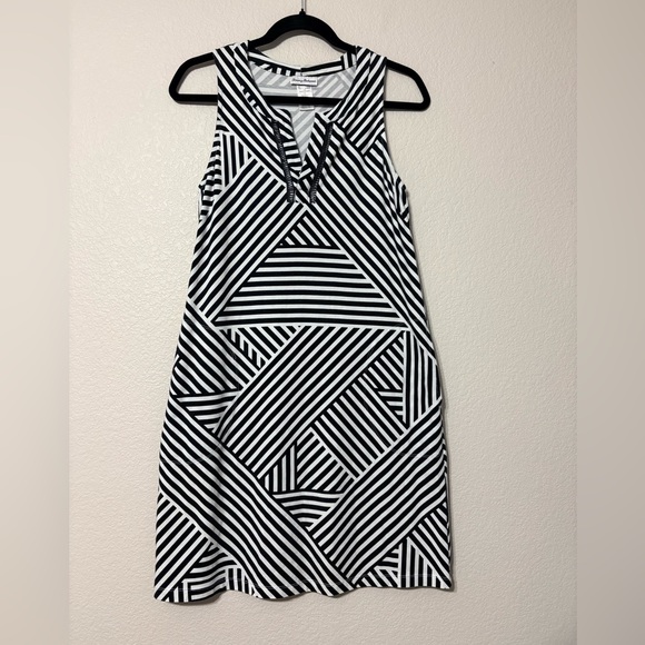 Tommy Bahama Chic Black White Geometric Striped Sleeveless Stretchy Mini Dress - Picture 3 of 12
